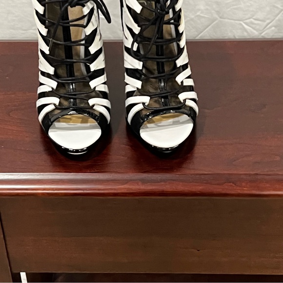 Gwen Stephani Shoes GX by Gwen Stephani Boot.  Black & White Size 8 - Picture 4 of 8